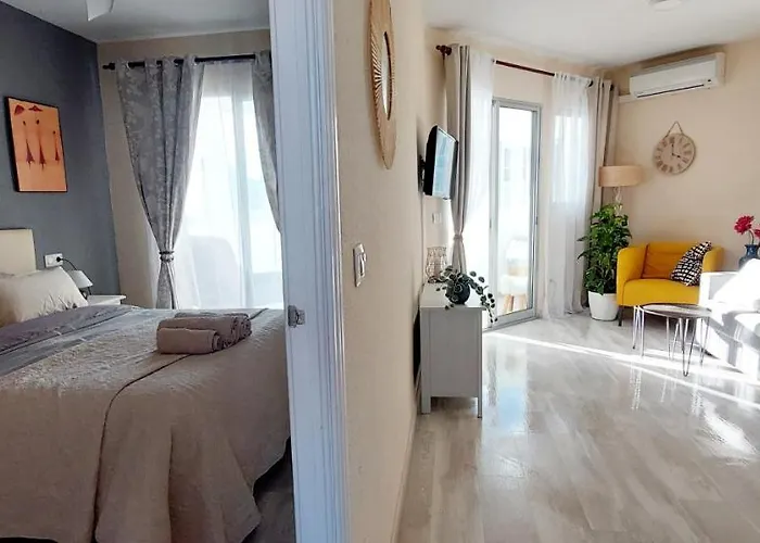 Апартаменти Hernando Sea Front Optic Fiber Internet